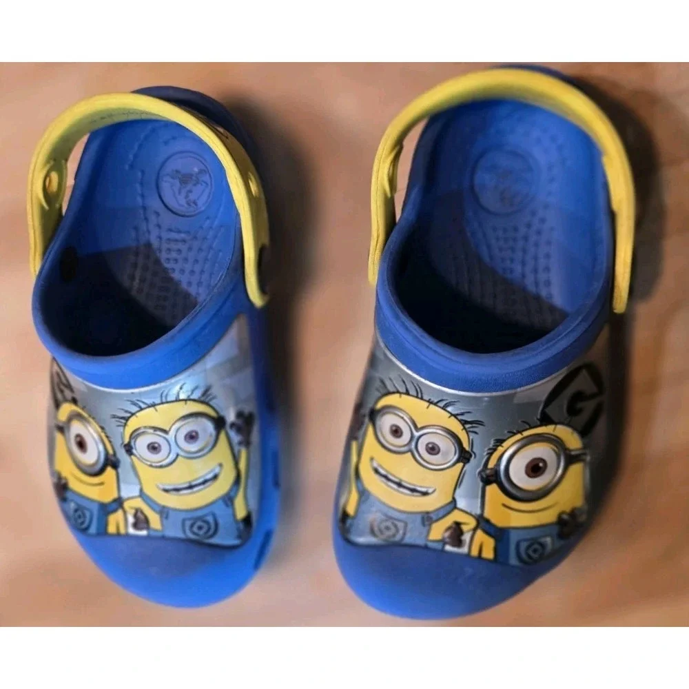 Crocs‎ Minion Edition Toddler Blue Clogs Glow in the Dark Eyes Size 6/8